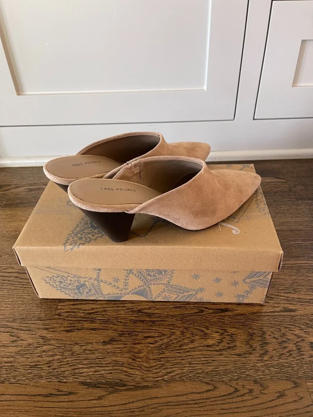 Free People Stellar Suede Pointed Toe Mules - Faded Saddle / Tan Size 9 (NIB)